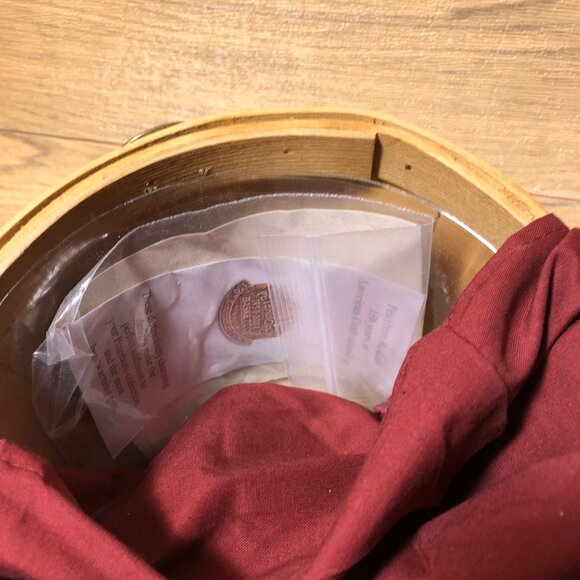 Vintage Peterboro handcrafted round basket with  handle, red merlot liner - Picture 9 of 10